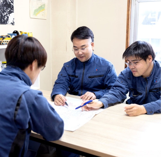 若手×経験者が活躍。10年で離職率ゼロの安定品質。